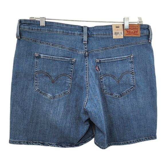 New NWT Levi's Midi Length Medium Wash Shorts Size 16 - Picture 2 of 6